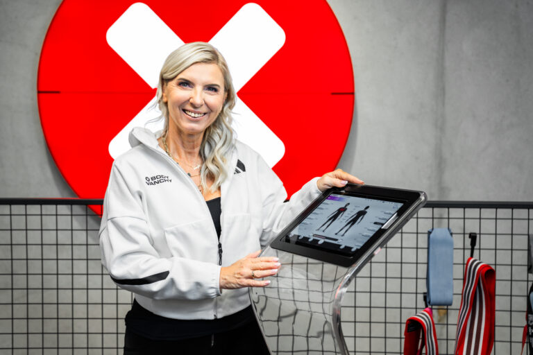 Vanja Goljar z napravo XBody